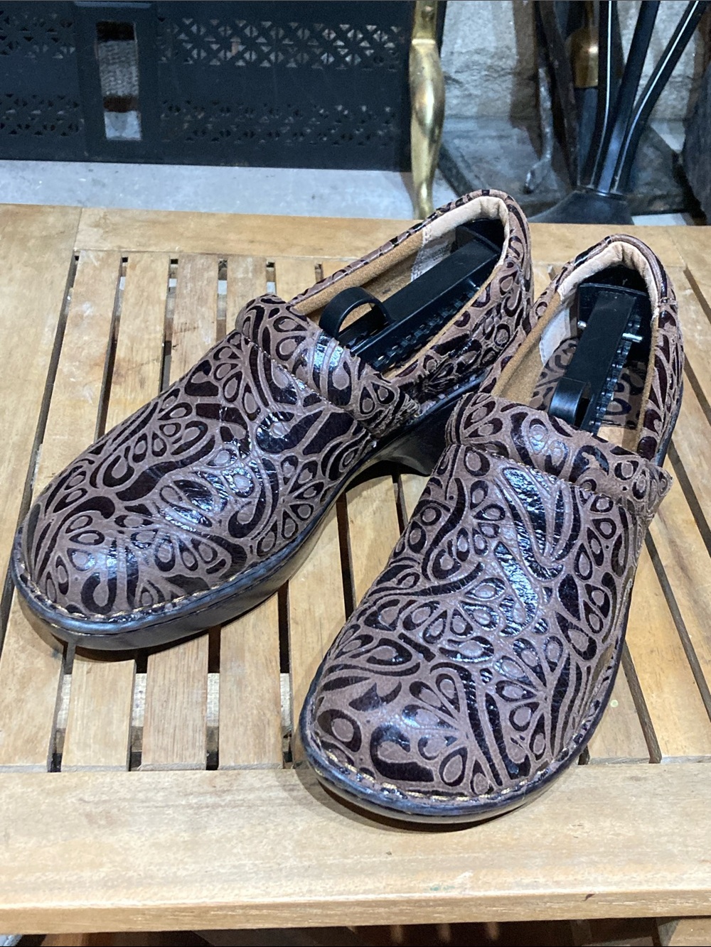 B.O.C. Born Concept Women’s Embossed Leather Slipping Clog Shoe 8 M Preowned